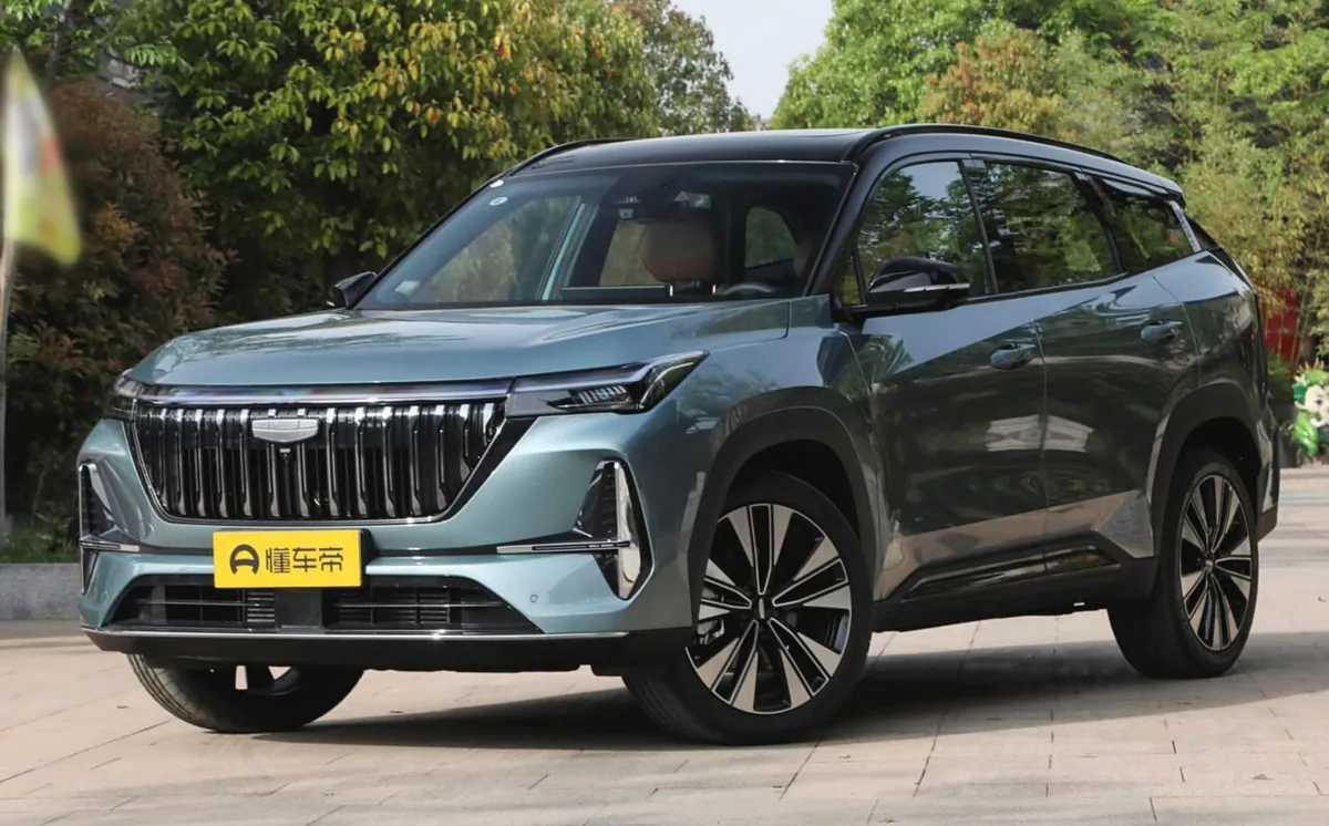 GEELY BOYUE L PREMIUM (НА КИТАЙСКОМ РЫНКЕ ЭТА ТОПОВАЯ 1.5Т ВЕРСИЯ ЧАСТО НАЗЫВАЕТСЯ SHANHE EDITION ИЛИ JINXIU EDITI 2025