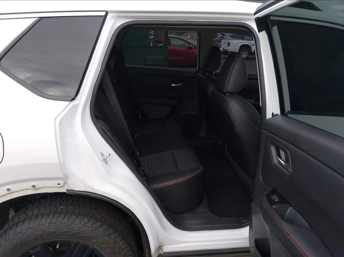 NISSAN ROGUE 5L 2025