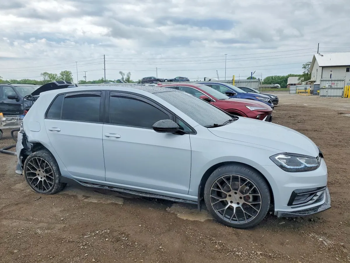 VOLKSWAGEN GOLF 2020