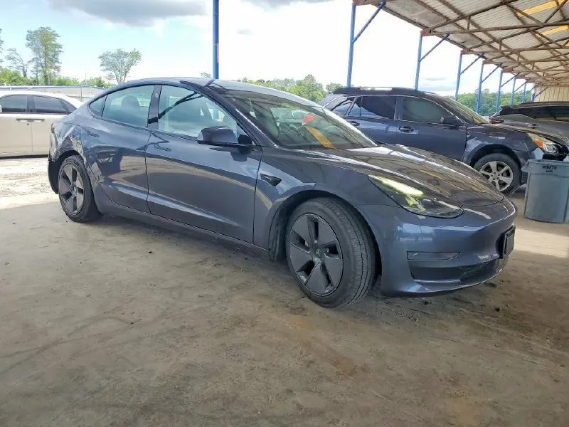 TESLA MODEL 3 2021