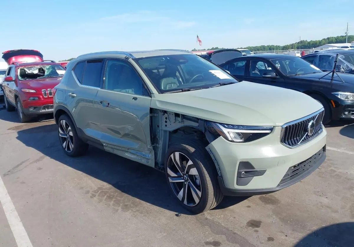 VOLVO XC40 0 2023