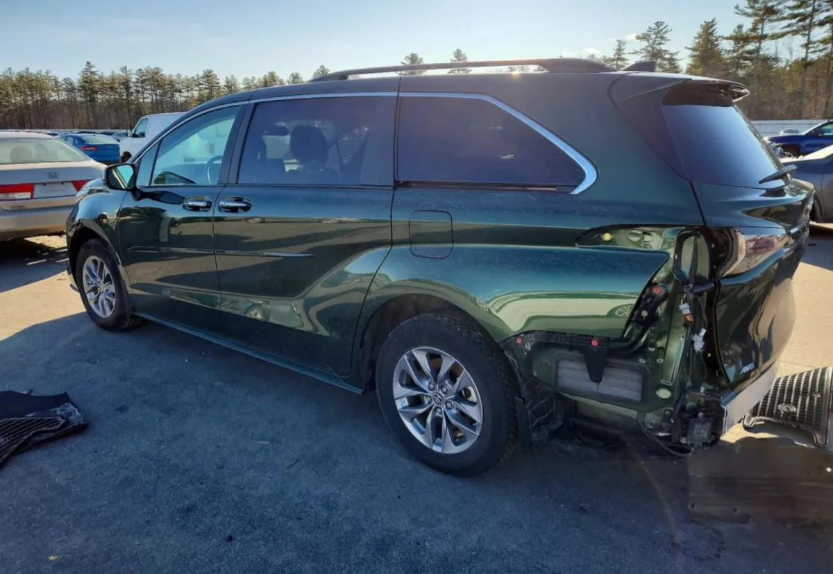 TOYOTA SIENNA XLE 2023