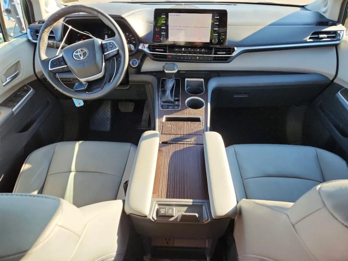 TOYOTA SIENNA XLE 2023
