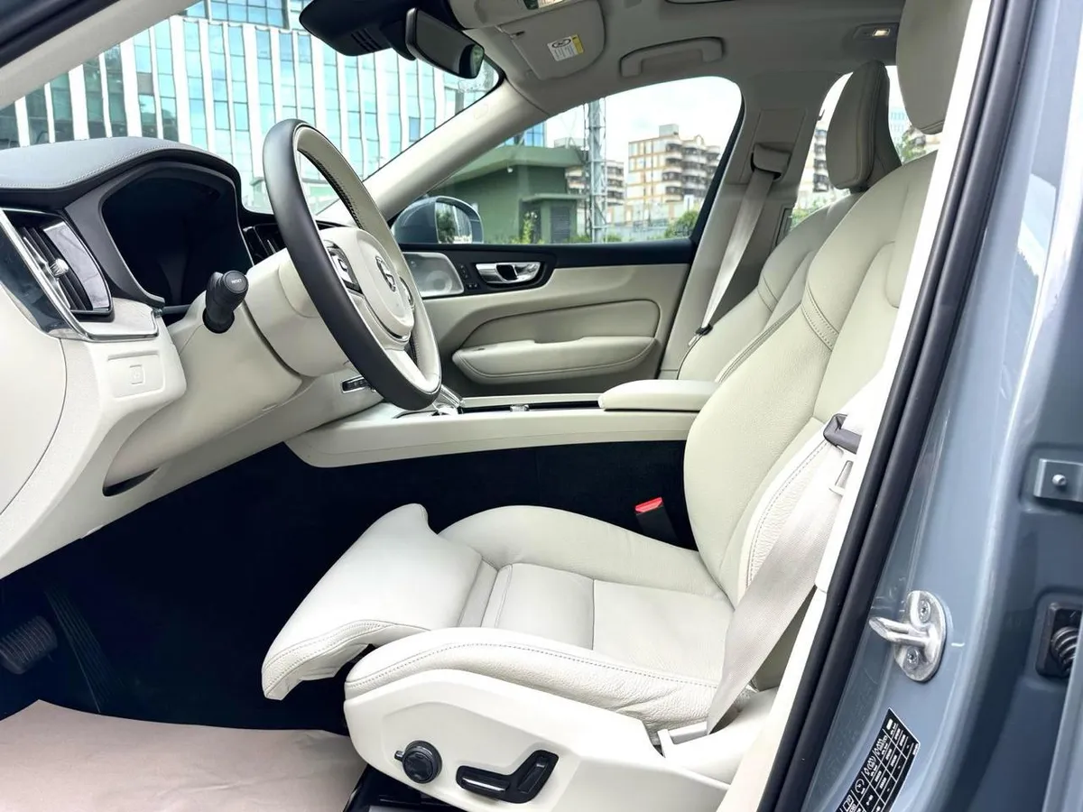 VOLVO XC60 LUXURY 2023