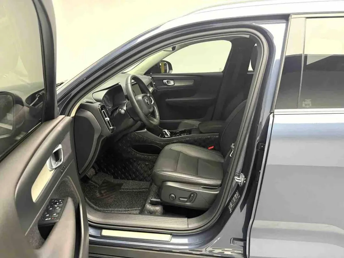 VOLVO XC40 LUXURY 2021