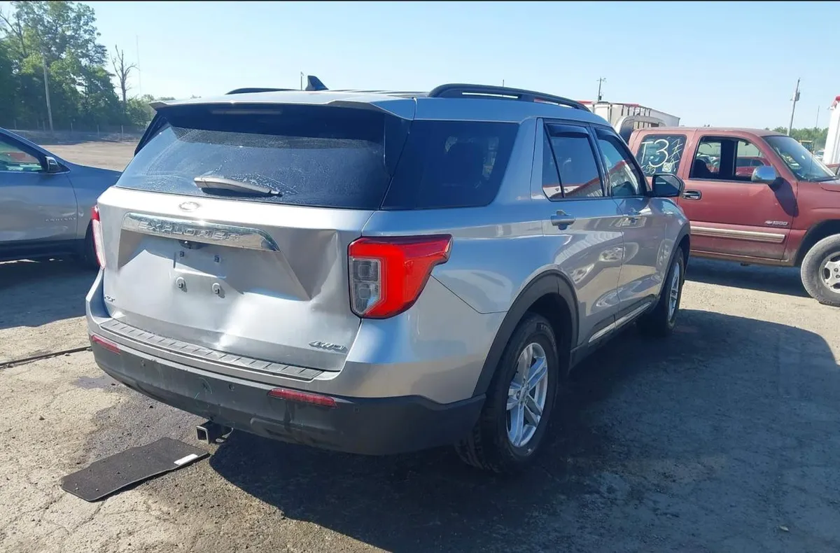 FORD EXPLORER XLT 2022