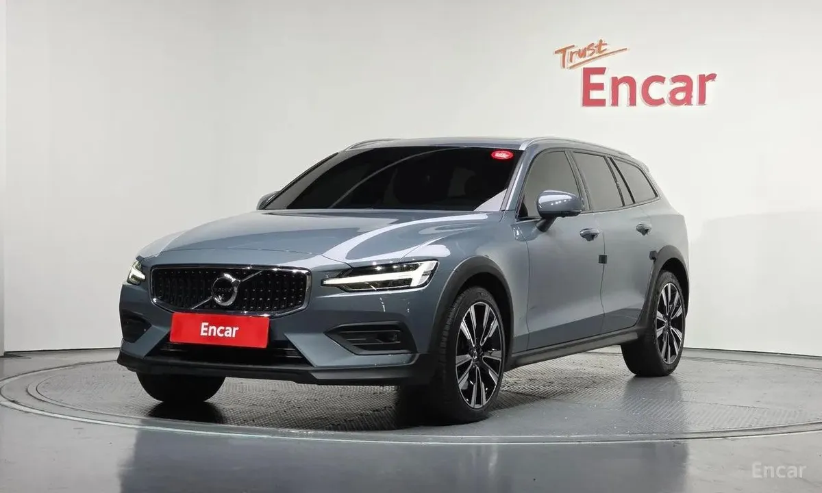 VOLVO V60 CROSS COUNTRY B5 2022