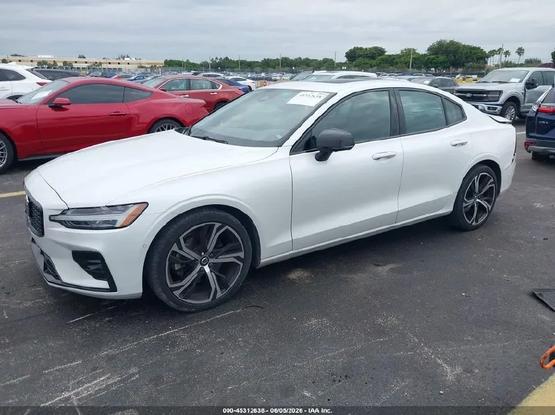 VOLVO S60 B5 PLUS DARK 2024