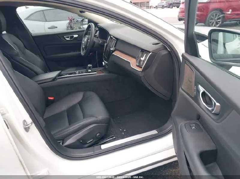 VOLVO S60 B5 PLUS DARK 2024