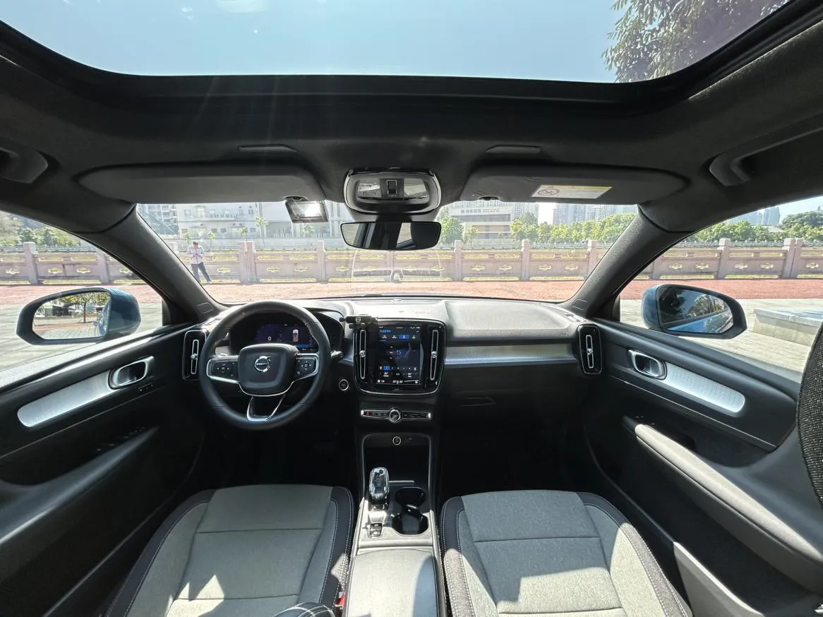 VOLVO XC40 B3 2023