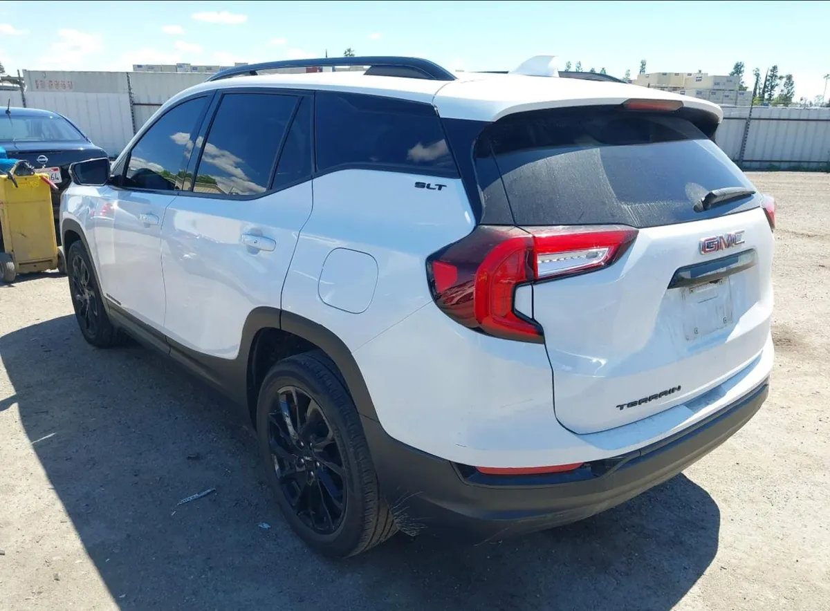 GMC TERRAIN SLT 2023