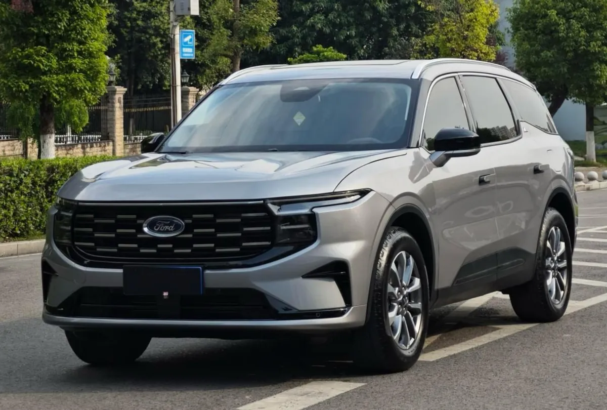 FORD EDGE LUXURY 2023