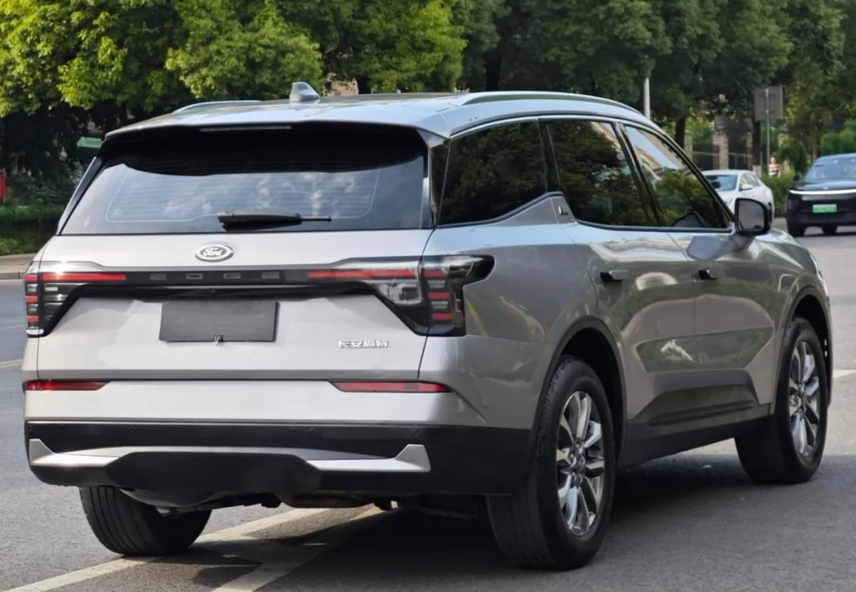 FORD EDGE LUXURY 2023