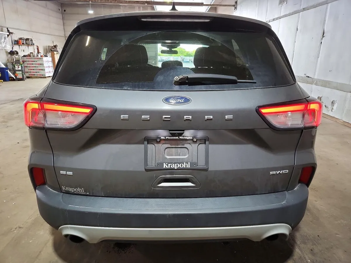 FORD ESCAPE SE 2022