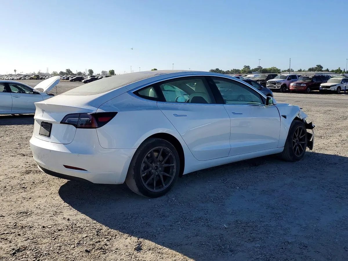 TESLA MODEL 3 23 2020