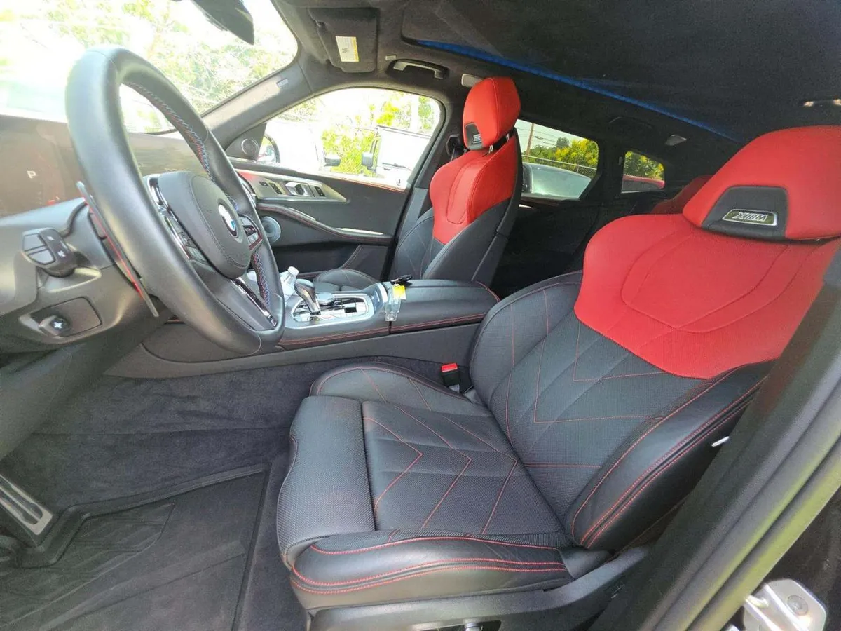 BMW XM LABEL RED 2025