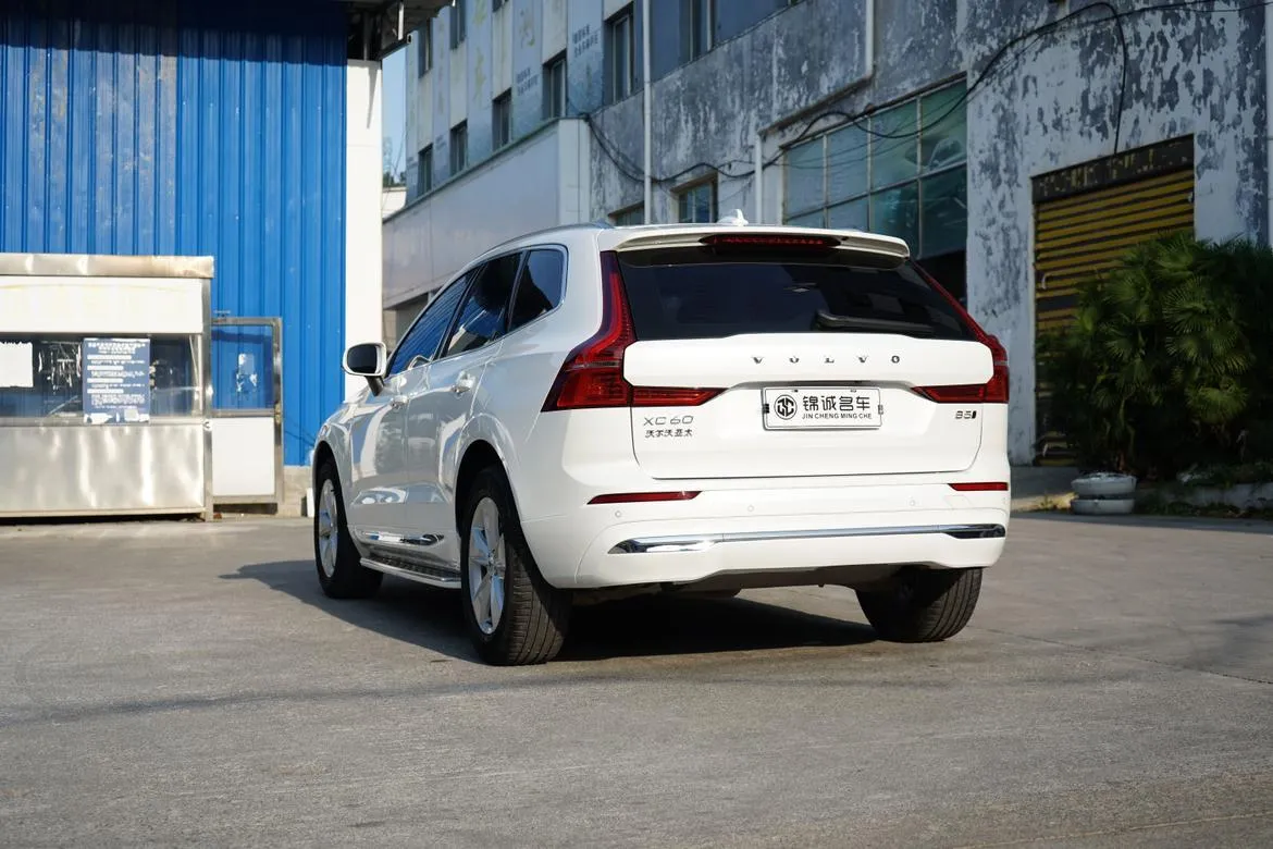 VOLVO XC60 LUXURY 2022