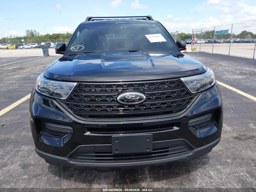 FORD EXPLORER XLT 2023
