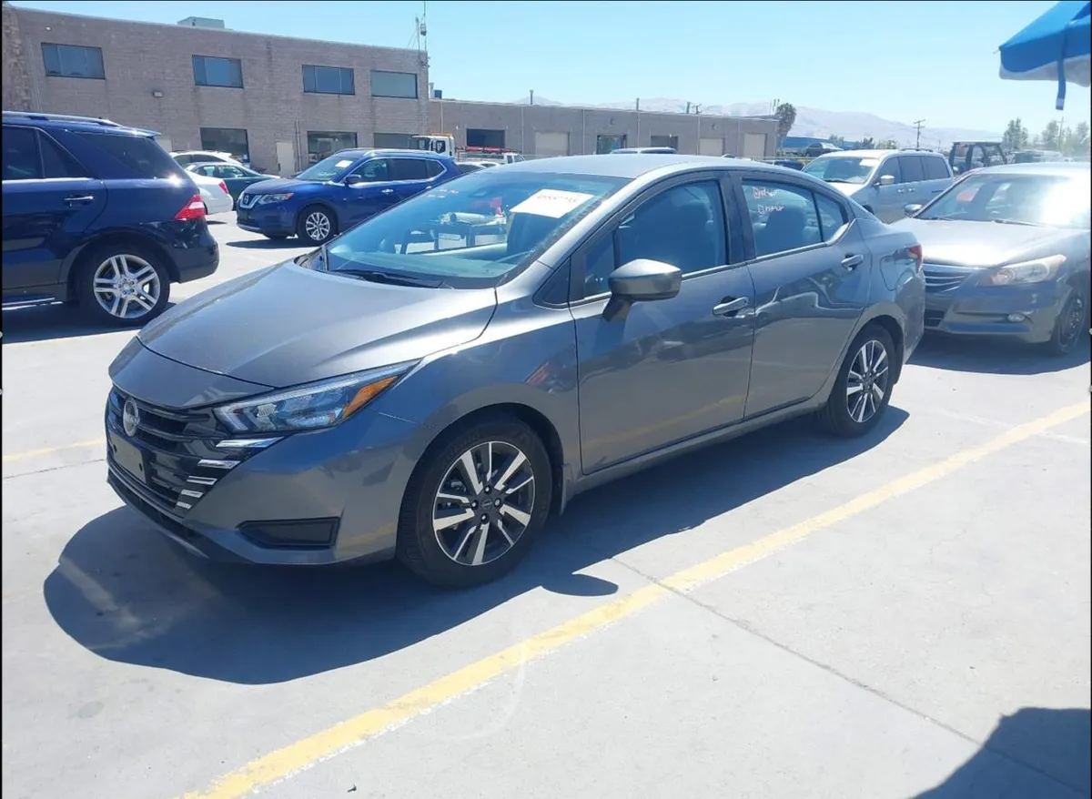 NISSAN VERSA 2025