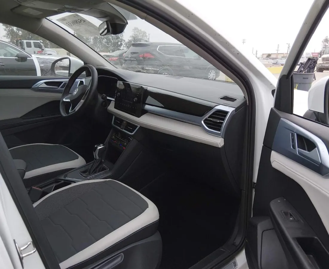 VOLKSWAGEN TAOS SE 2025