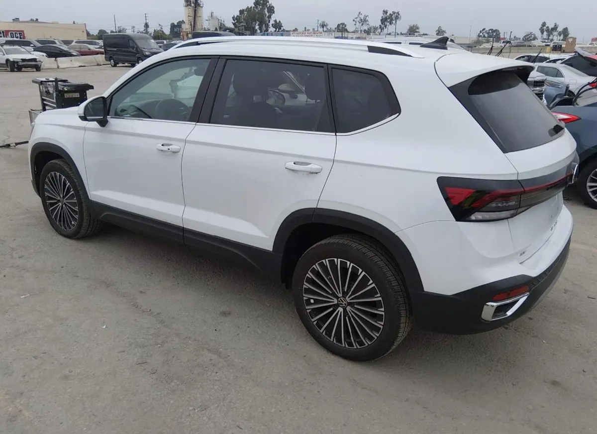 VOLKSWAGEN TAOS SE 2025