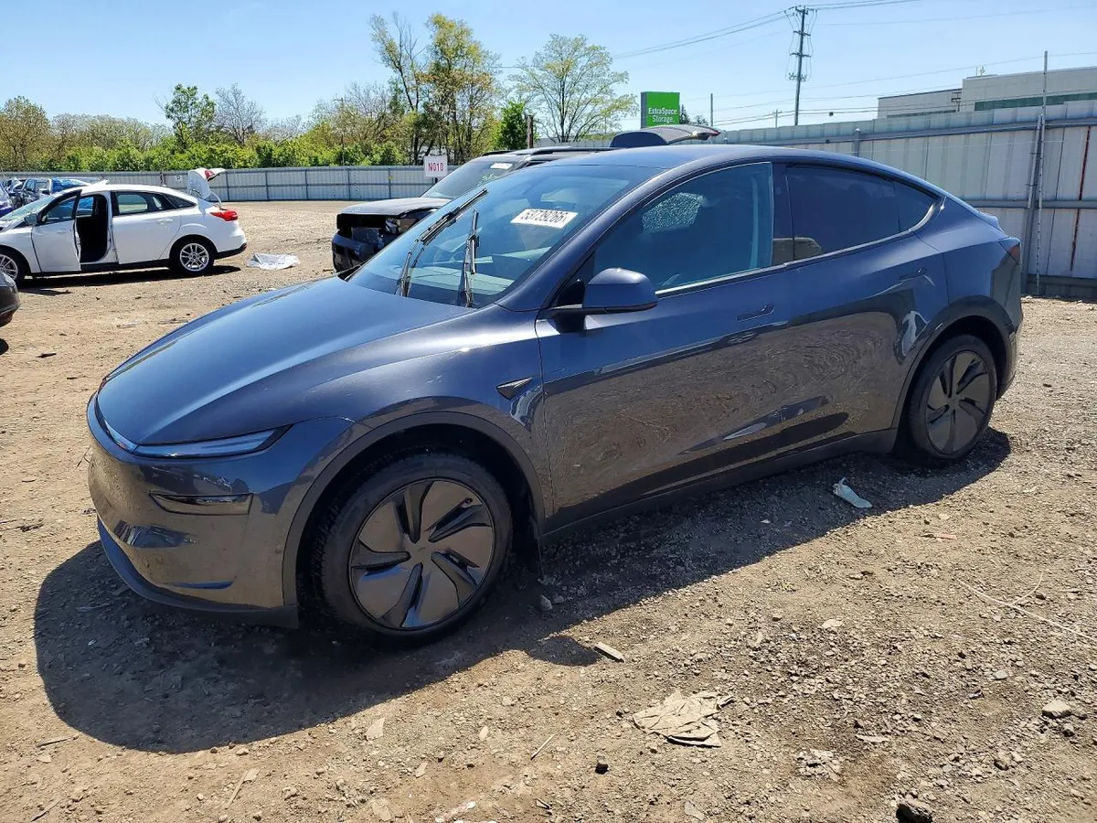 TESLA MODEL Y 2026