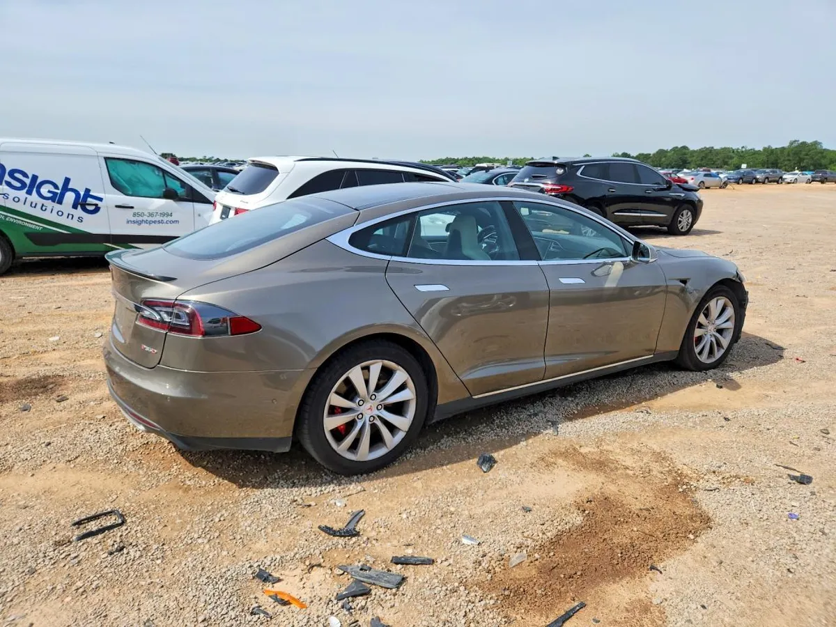 TESLA MODEL S P85D 2015