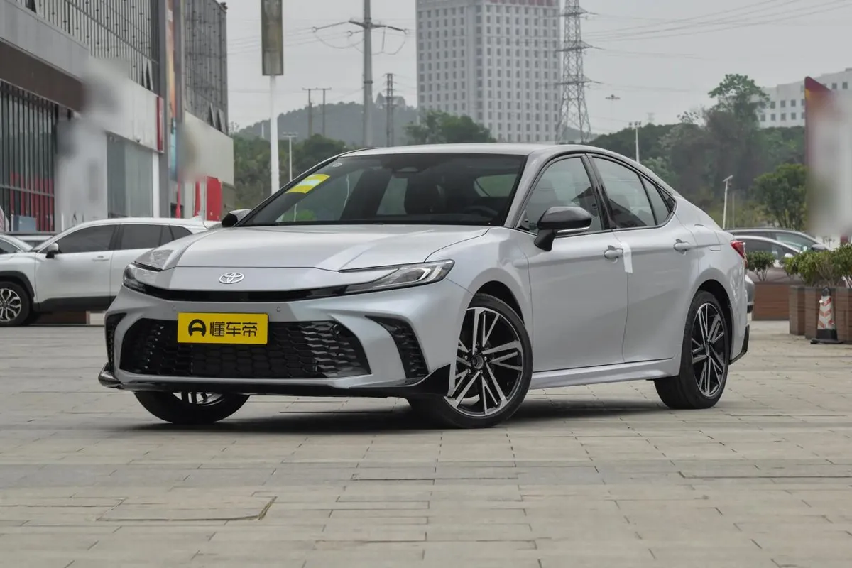 TOYOTA CAMRY 2026