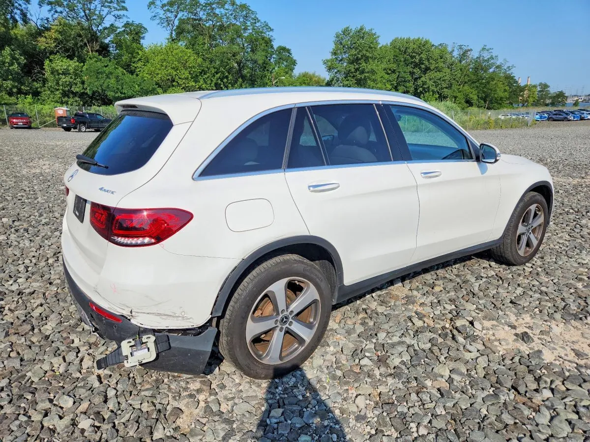 MERCEDES-BENZ GLC 300 2022