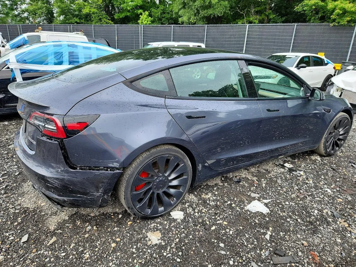 TESLA MODEL 3 2023