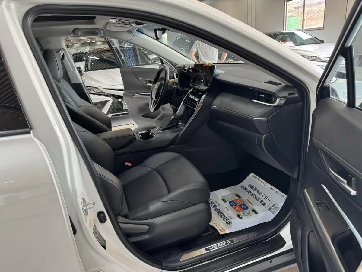 TOYOTA VENZA 2023
