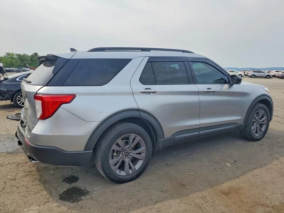 FORD EXPLORER XLT 2022