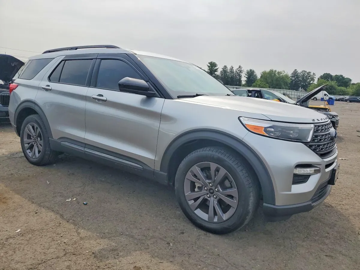 FORD EXPLORER XLT 2022