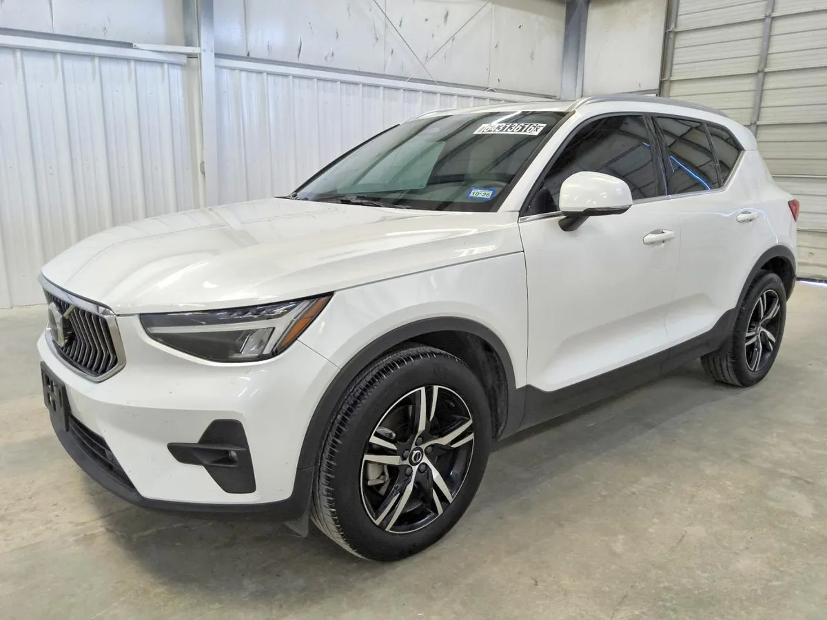 VOLVO XC40 PLUS 2023