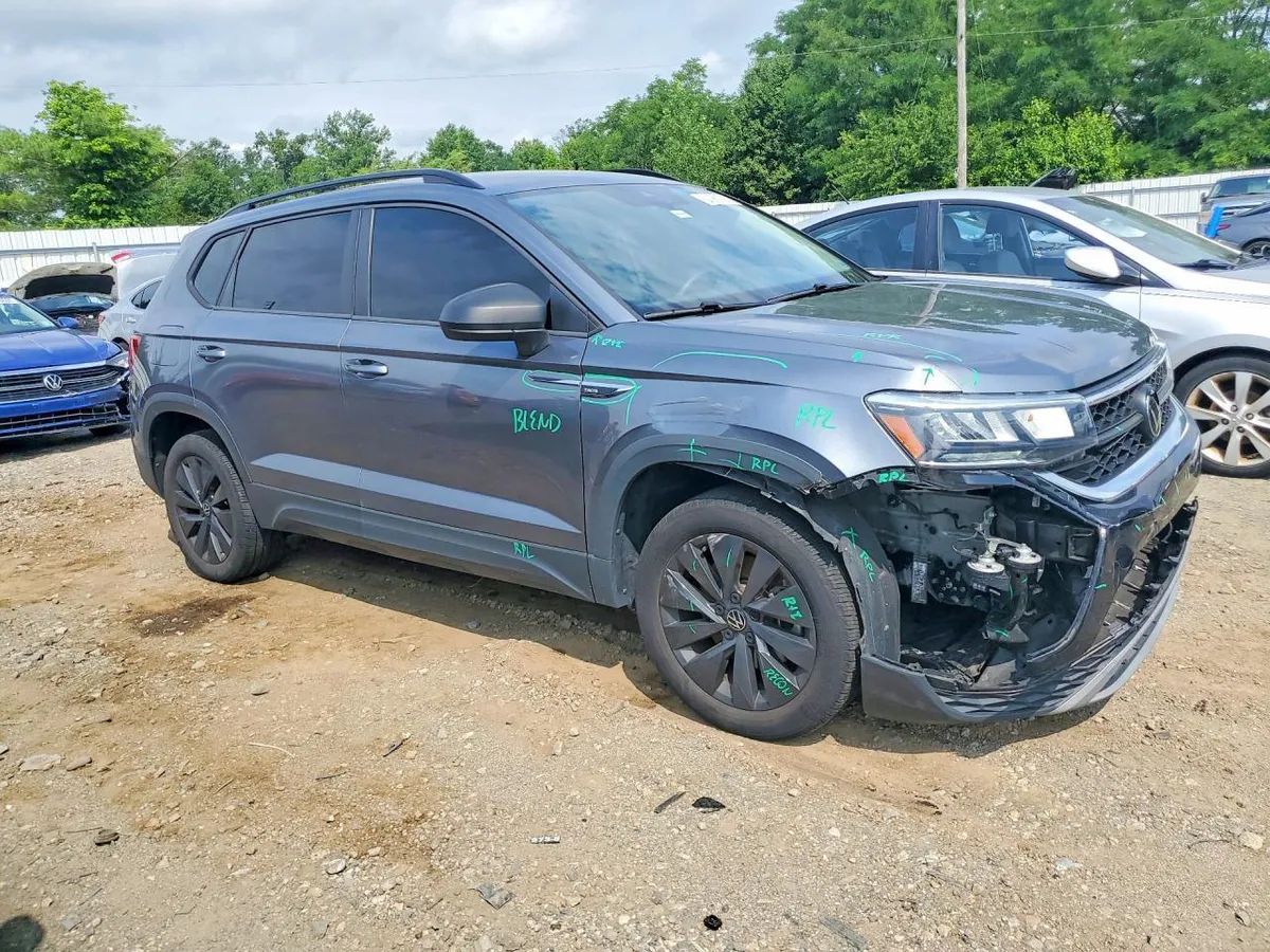 VOLKSWAGEN TAOS 2024