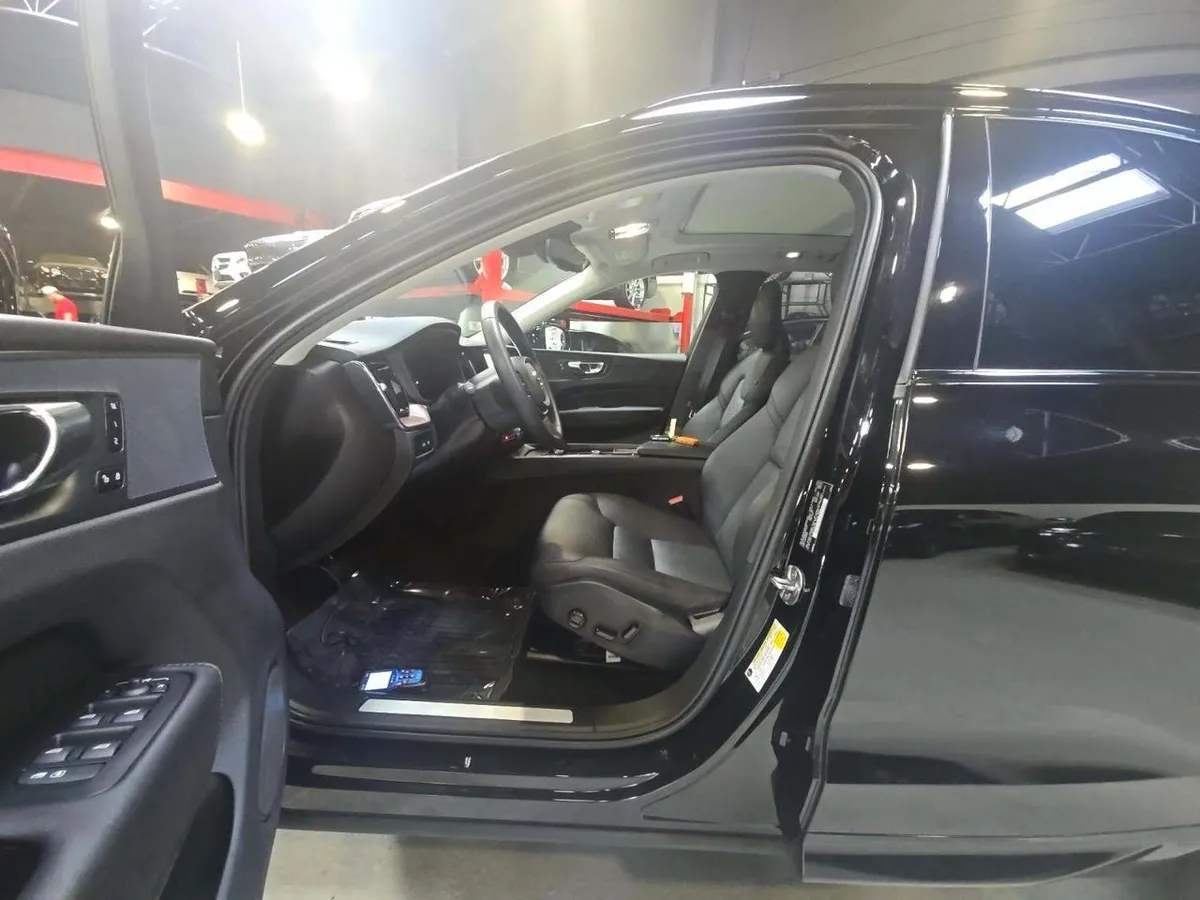 VOLVO XC60 2023