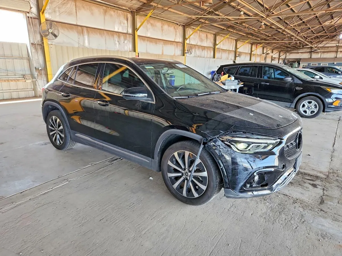MERCEDES-BENZ GLA 250 2023
