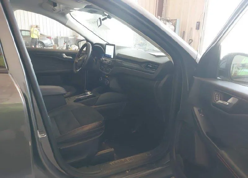 FORD ESCAPE SEL 2022
