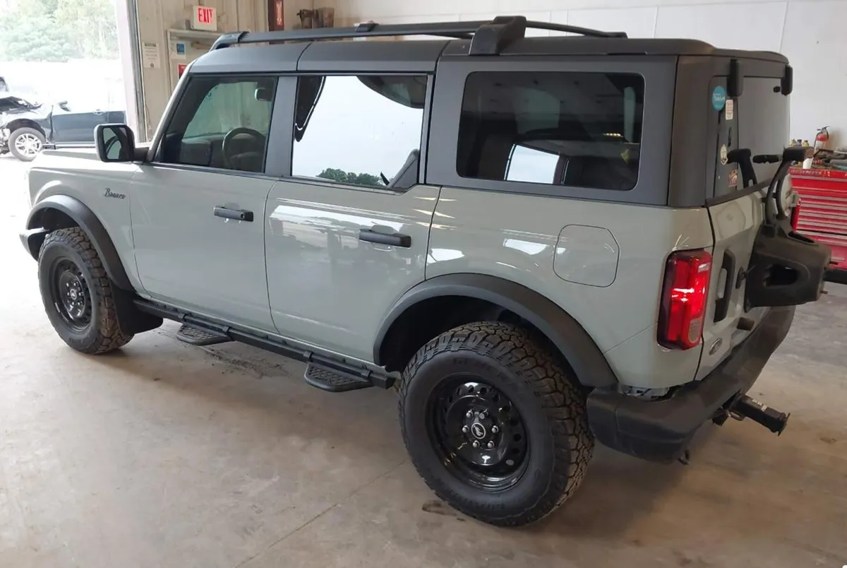 FORD BRONCO BLACK DIAMOND 2022