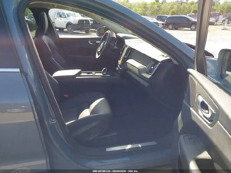 VOLVO XC60 2022
