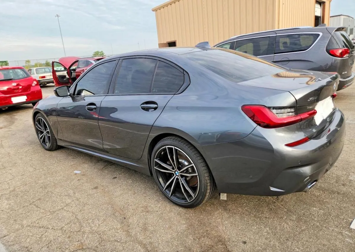 BMW 330XI 2 2019