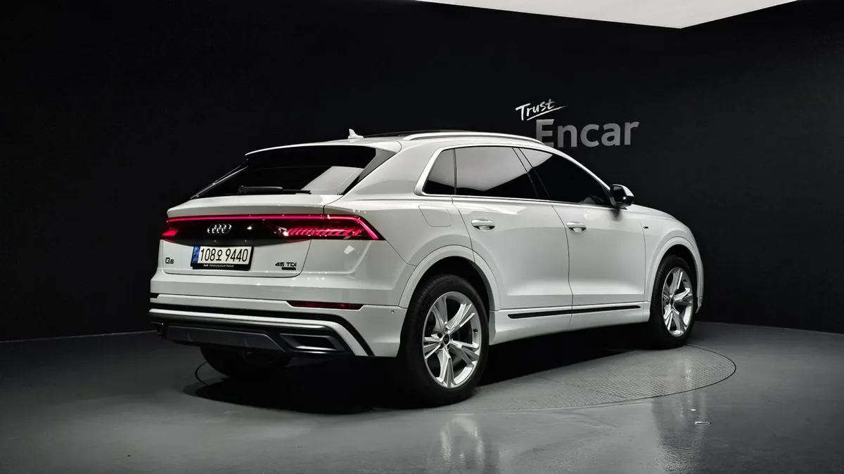AUDI Q8 2023