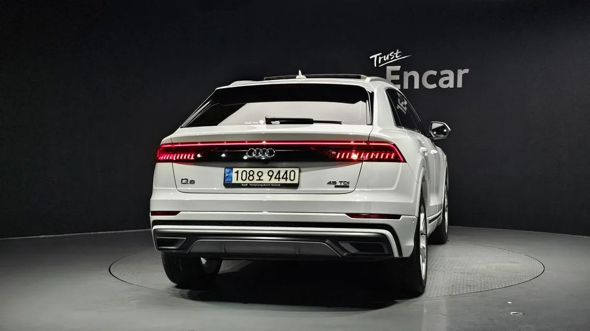 AUDI Q8 2023