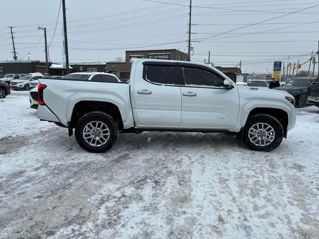 TOYOTA TACOMA 2025