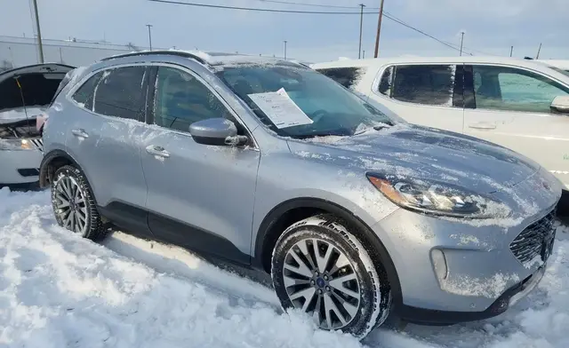 FORD ESCAPE TITANIUM 2022