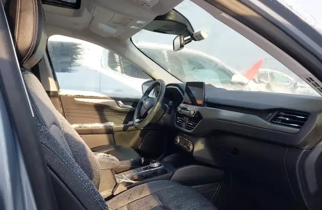 FORD ESCAPE TITANIUM 2022