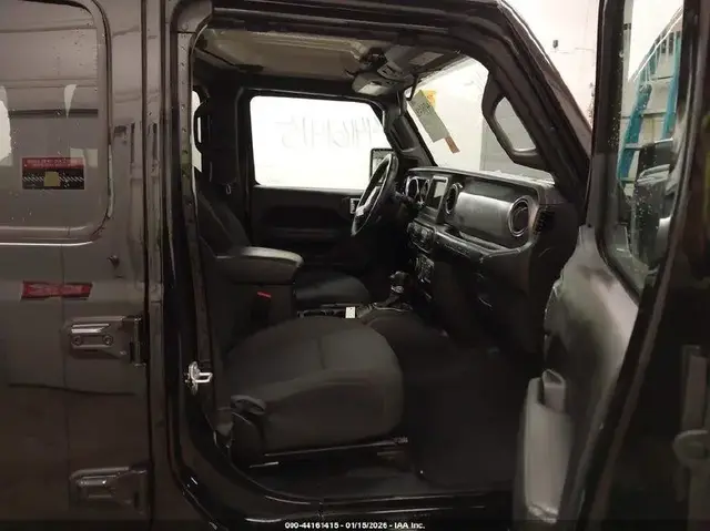 JEEP WRANGLER 4-DOOR WILLYS 4X4 2022