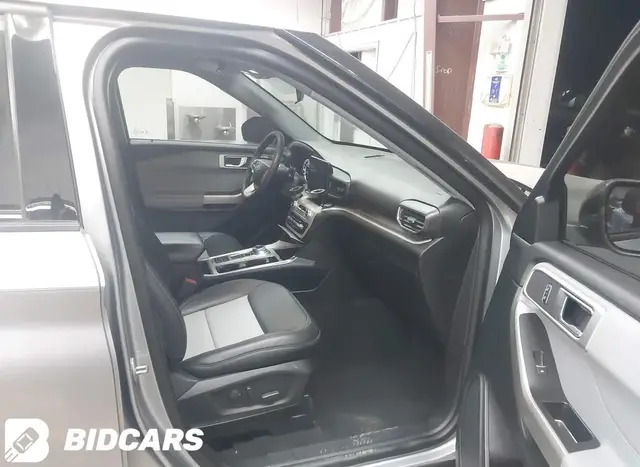 FORD EXPLORER XLT 2023