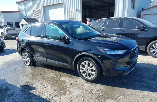 FORD ESCAPE 2023
