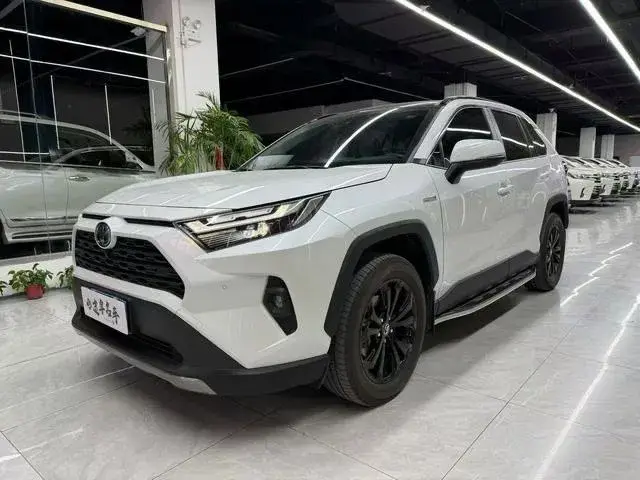 TOYOTA RAV4 2024